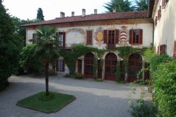Facciata principale di Villa Soranzo sede del Comune