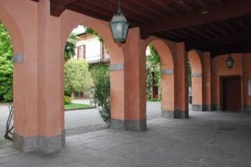 Vista del portico attiguo al Palazzo Comunale
